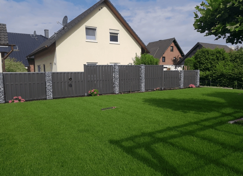 Gartengestaltung - Zaun - Rasen